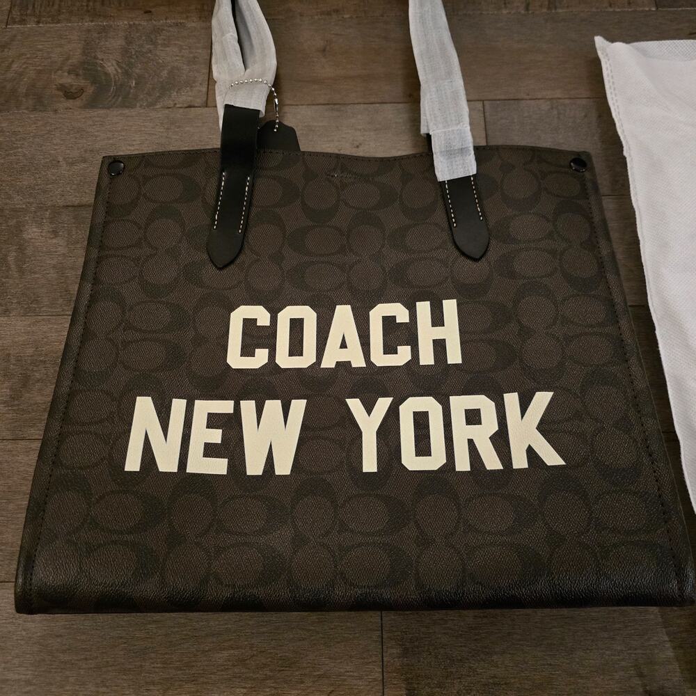 COACH Relay Tote Bag in Signature Canvas with Coach Graphics Women CY806 - Picture 4 of 9